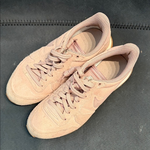 Nike Shoes - Nike Women’s Suede Sneakers in Dusty Pink size 7 GUC